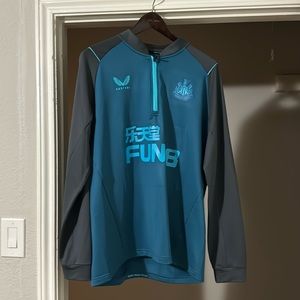 Newcastle United FC, mens quarter zip training top. Size Large.
